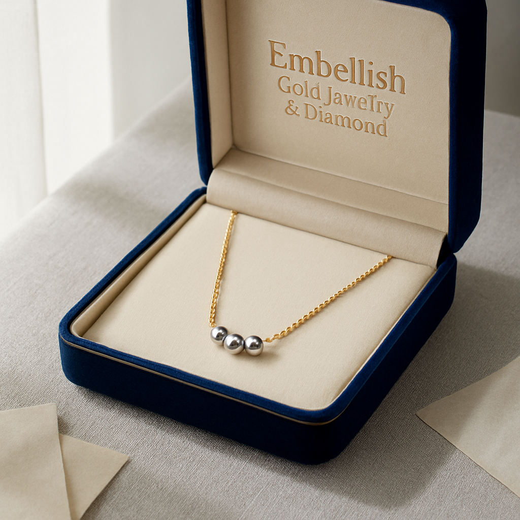 18k 3 White Gold Ball Necklace