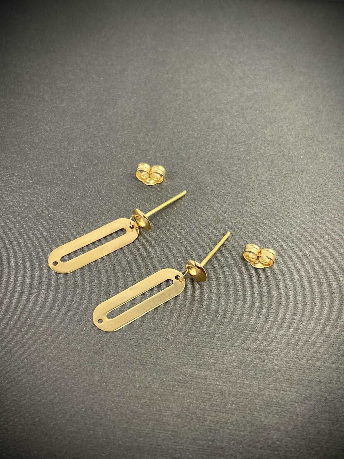 18K Gold Paper Clip Design Earrings For Womens 006