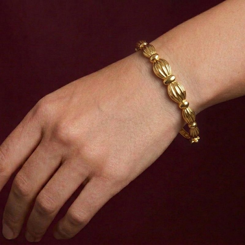 18k Gold Shell Inspired Bangle - 18k Gold Bangle - Embellish Gold Jewelry & Diamond