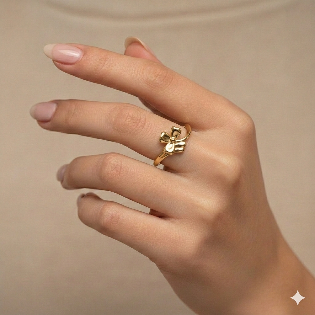 18k Gold Three Petal Ring