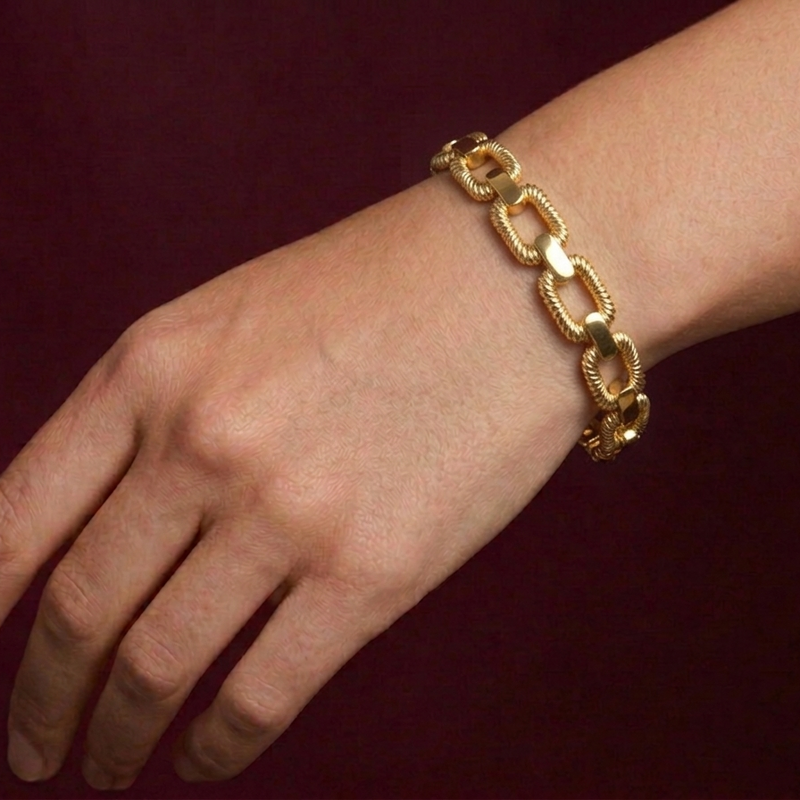 18k Gold Matte Chain Inspired Bangle - 18k Gold Bangle - Embellish Gold Jewelry & Diamond
