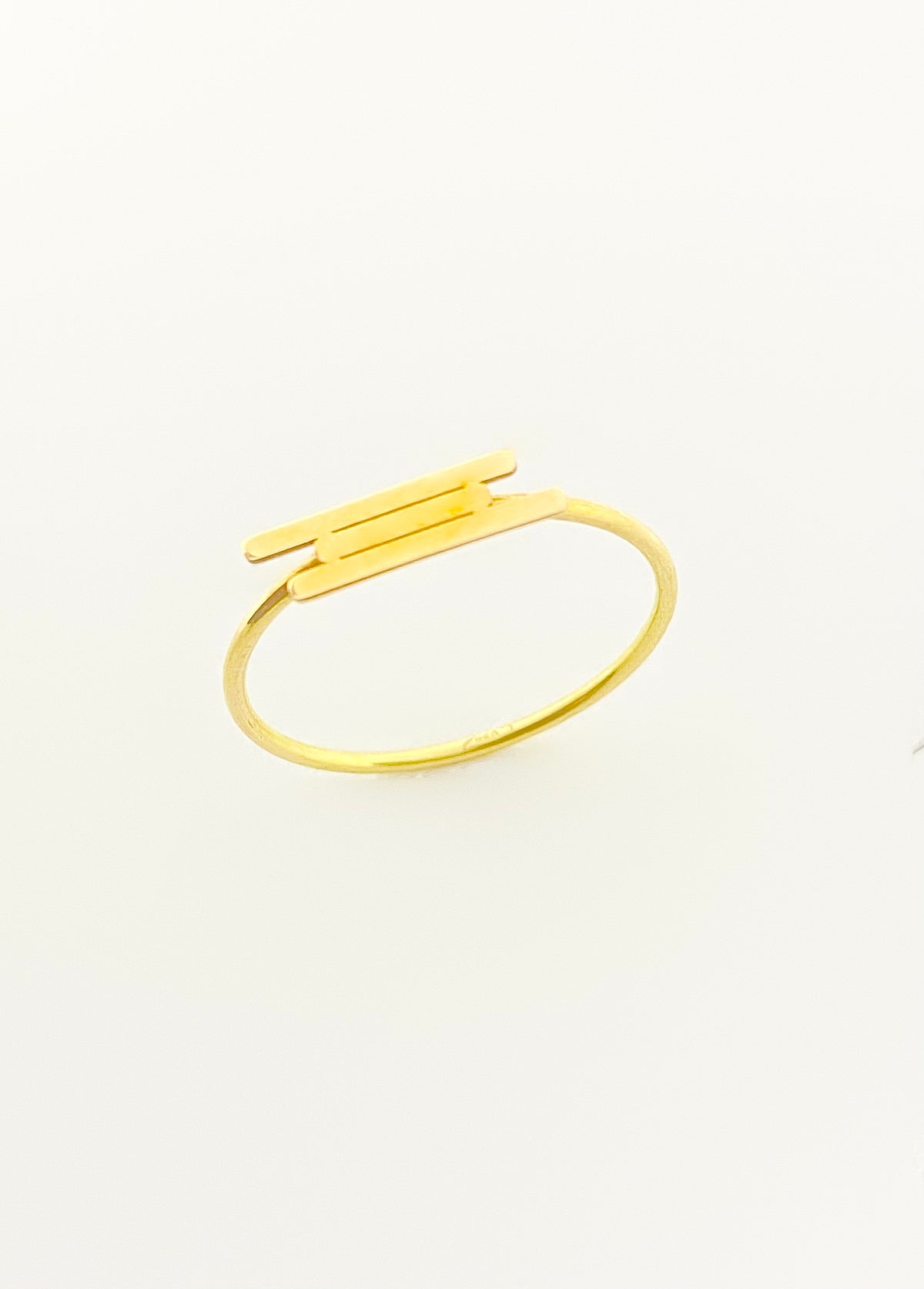 18K Real Saudi Gold Vertical Ring 139 – A Vertical Marvel in Gold Rings for Women - Embellish Gold
