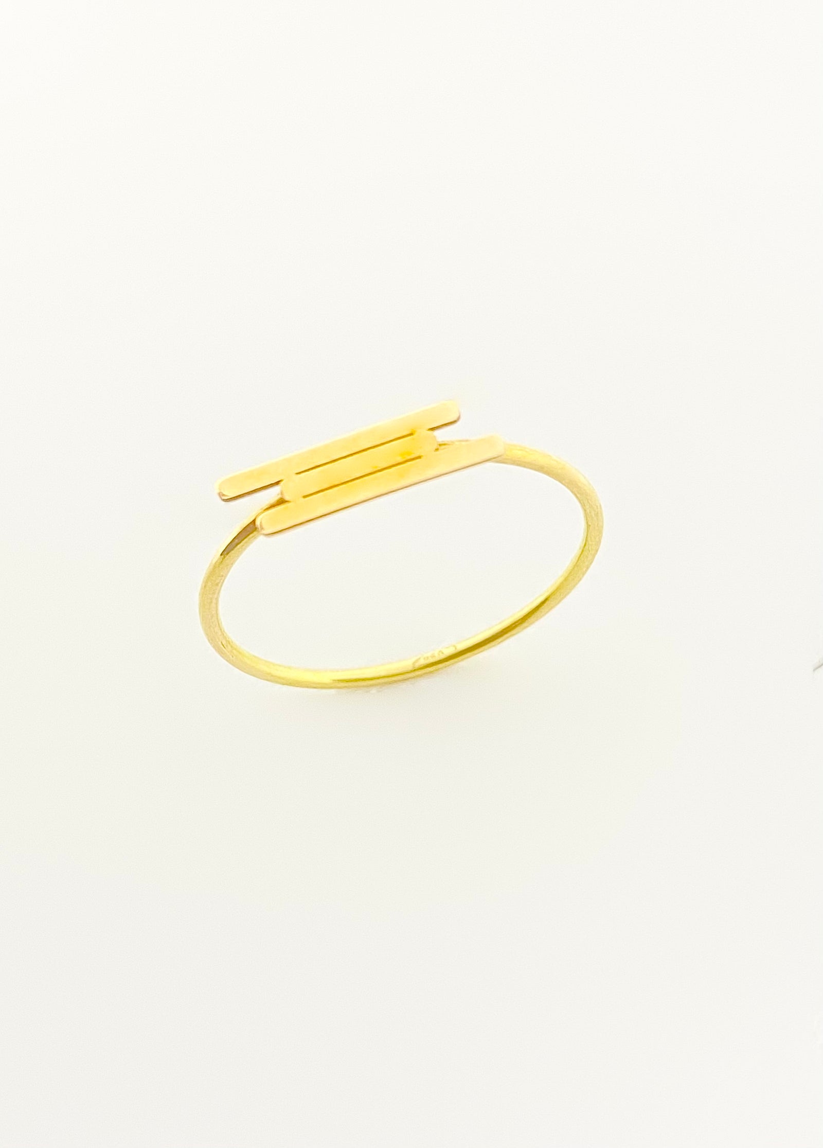 18K Real Saudi Gold Vertical Ring 139 - Festive Collection - Embellish Gold