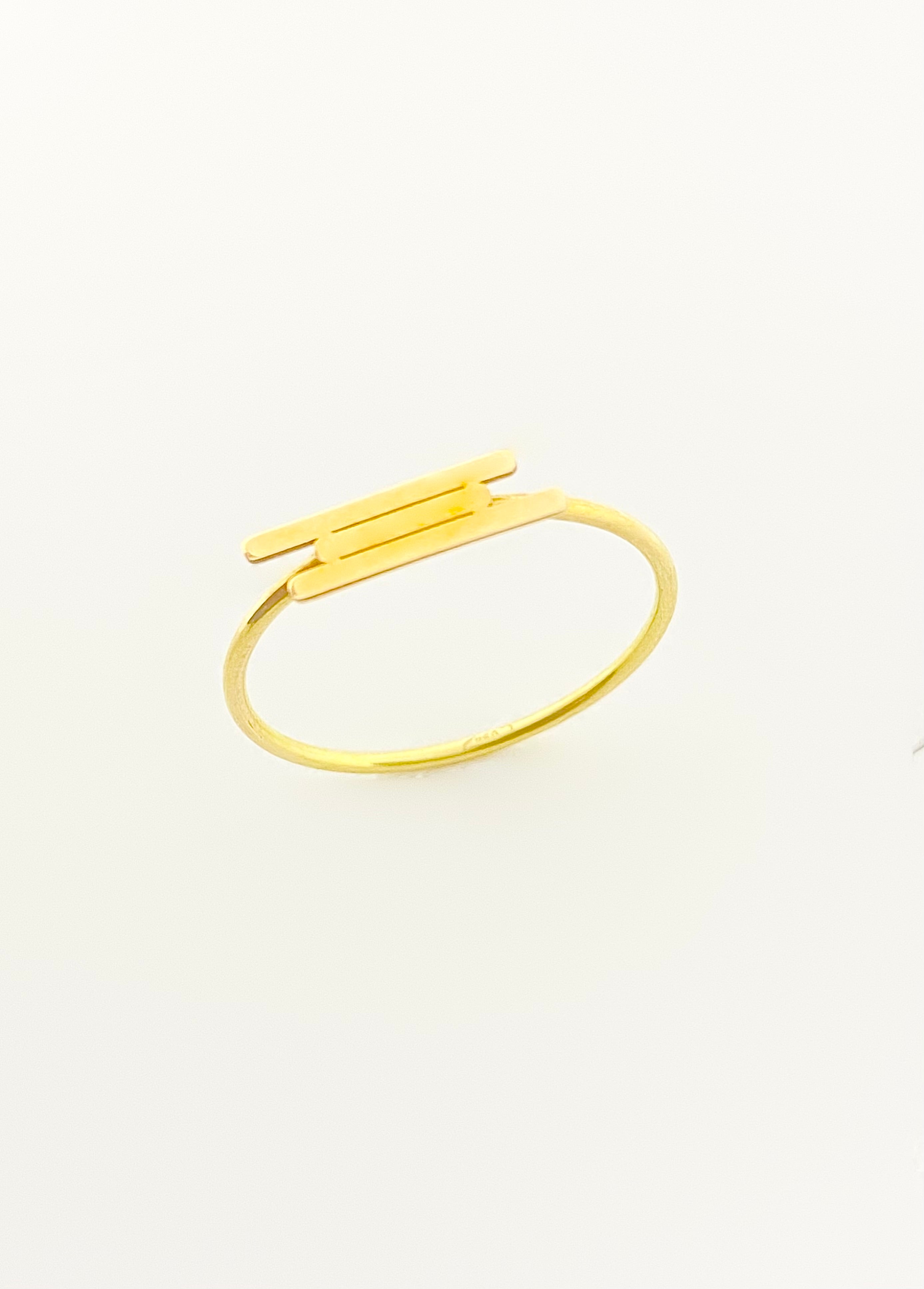 18K Real Saudi Gold Vertical Ring 139 - Embellish Gold