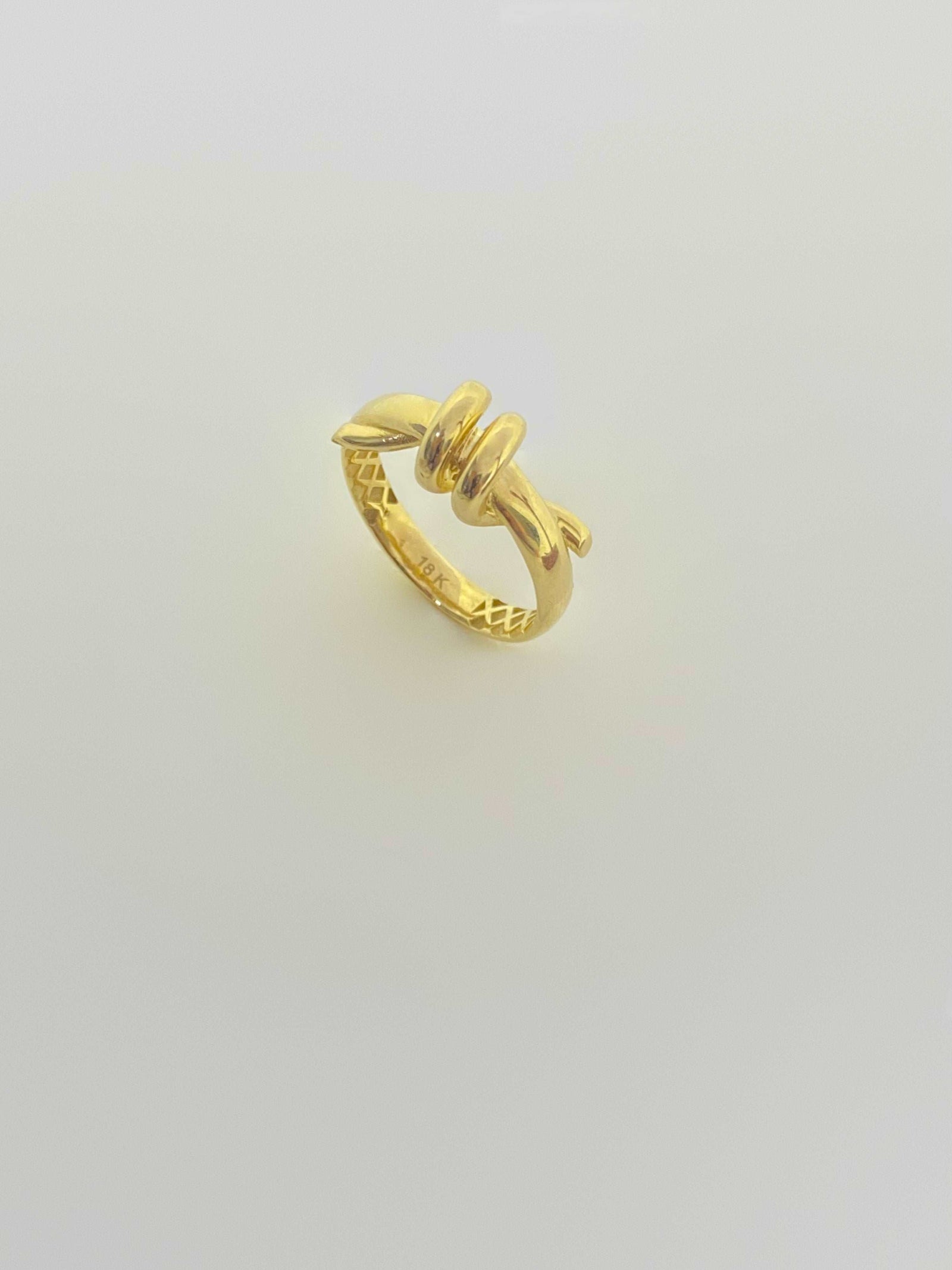 خاتم تصميم ملتوي من الذهب الحقيقي عيار 18 قيراط - إطلاق جديد - Embellish Gold