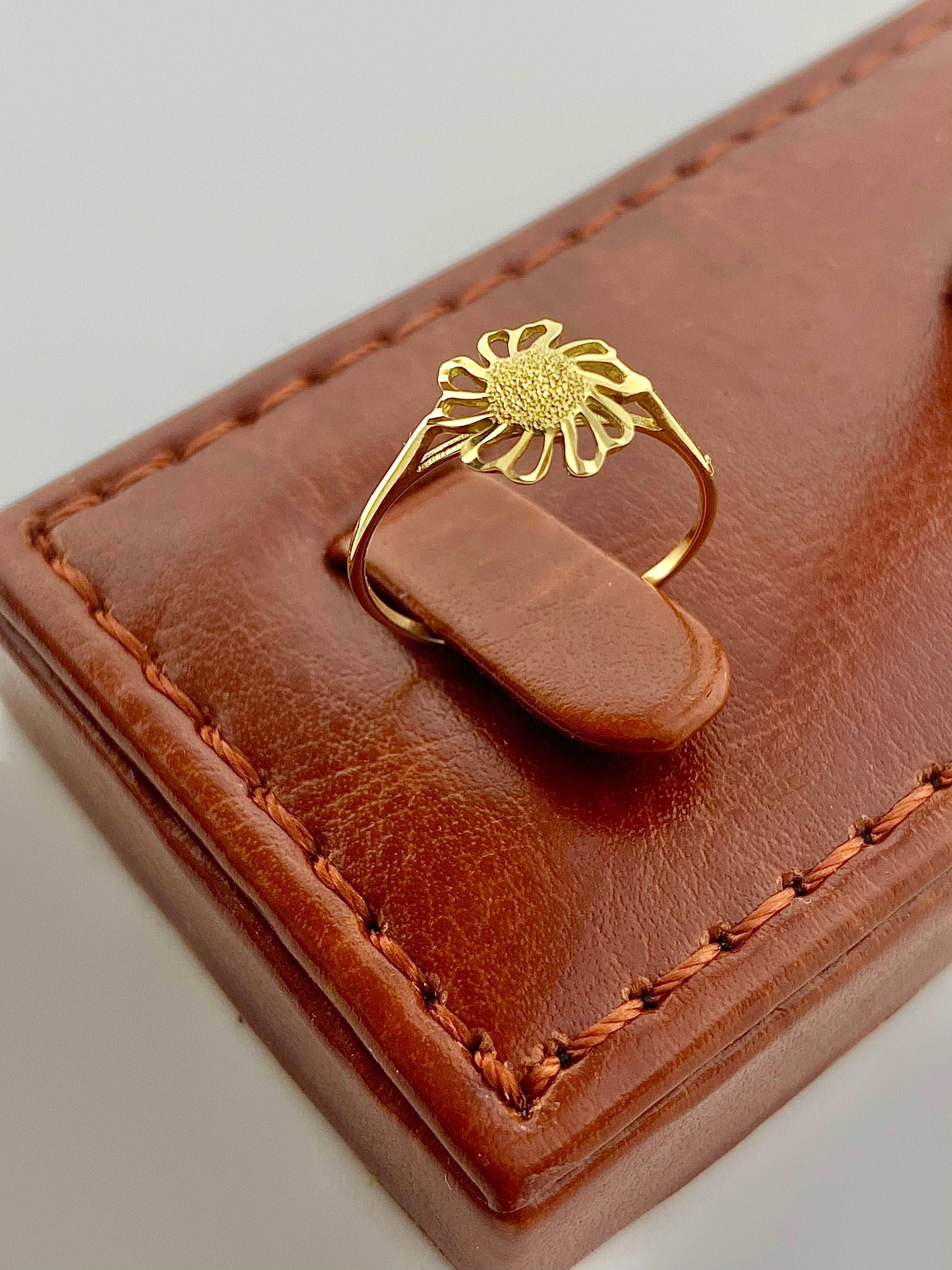 18K Gold Flower Ring - Embellish Gold