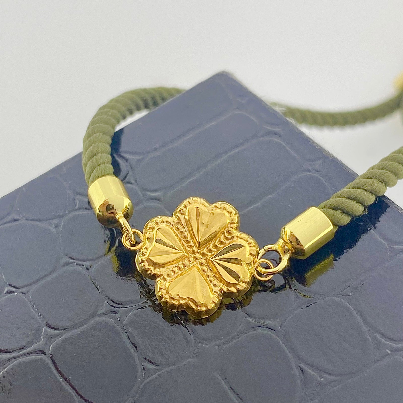 Flower Bracelet 18K Gold Pendant With Thread Bracelet - Gold Bracelets - Embellish Gold Jewelry & Diamond