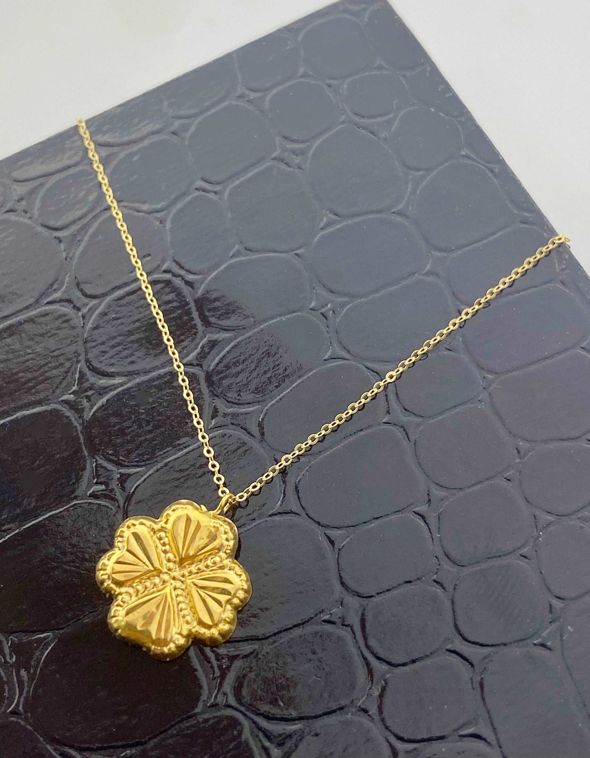 18K Gold Flower necklace - Embellish Gold