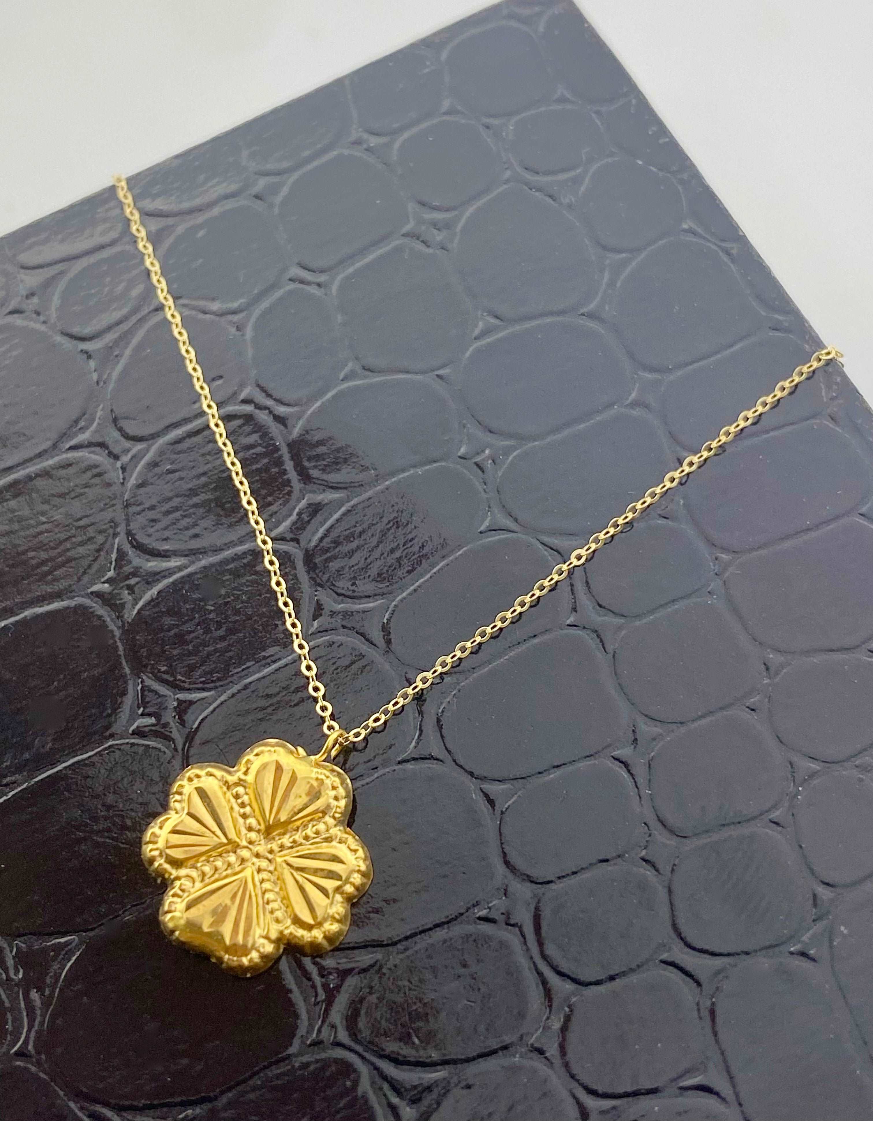18K Gold Flower Necklace - Embellish Gold
