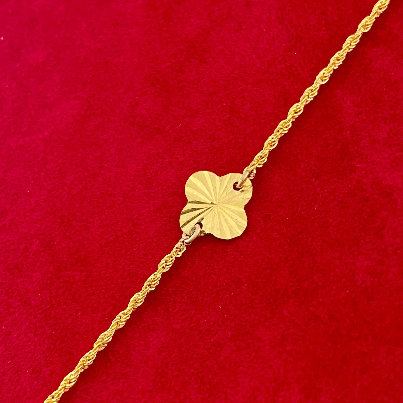 فص من الذهب الحقيقي عيار 18 قيراط مع سوار سلسلة حبل - إطلاق جديد - Embellish Gold