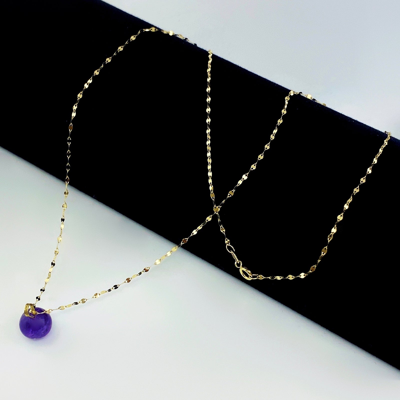 قلادة من الذهب الحقيقي عيار 18 قيراط بحجر أرجواني جالاكسي - 18k Gold Necklace - Embellish Gold