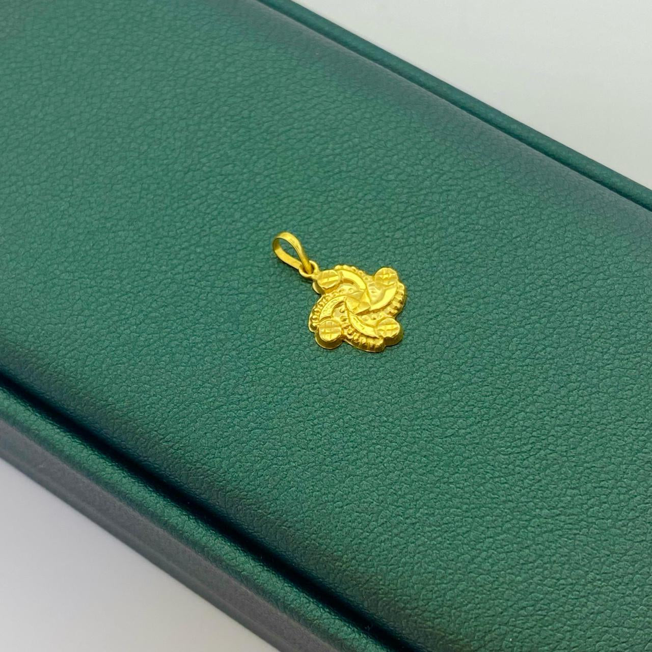 18k Gold Flower Curvy Pendant - 18k Gold Pendant - Embellish Gold