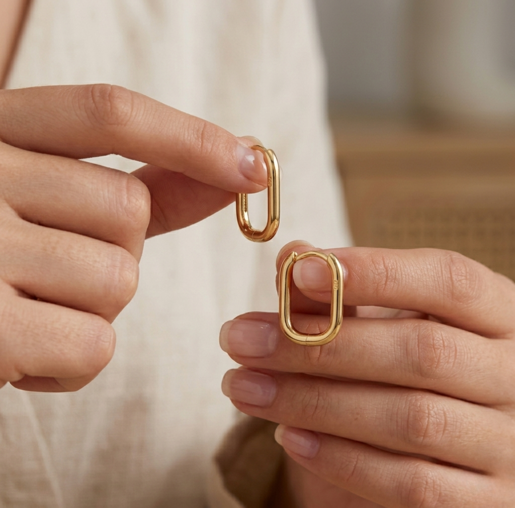 18k Gold Curvy Cube Loop Earrings