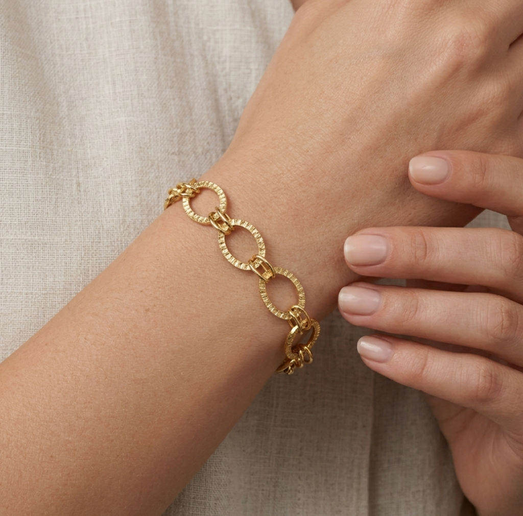 18k Gold Loop Matte Bracelet - Best Seller - Embellish Gold Jewelry & Diamond