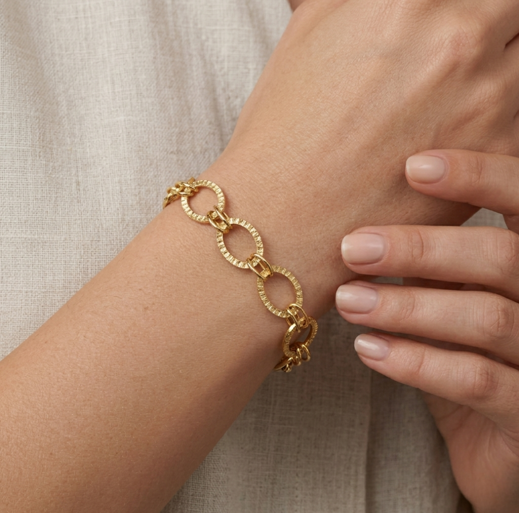 18k Gold Loop Matte Bracelet - Best Seller - Embellish Gold Jewelry & Diamond