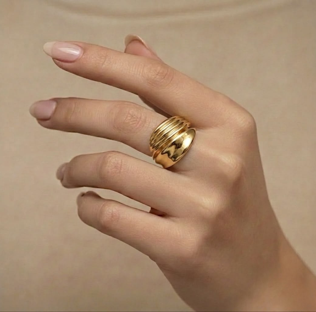18k Gold Lines Solid Ring