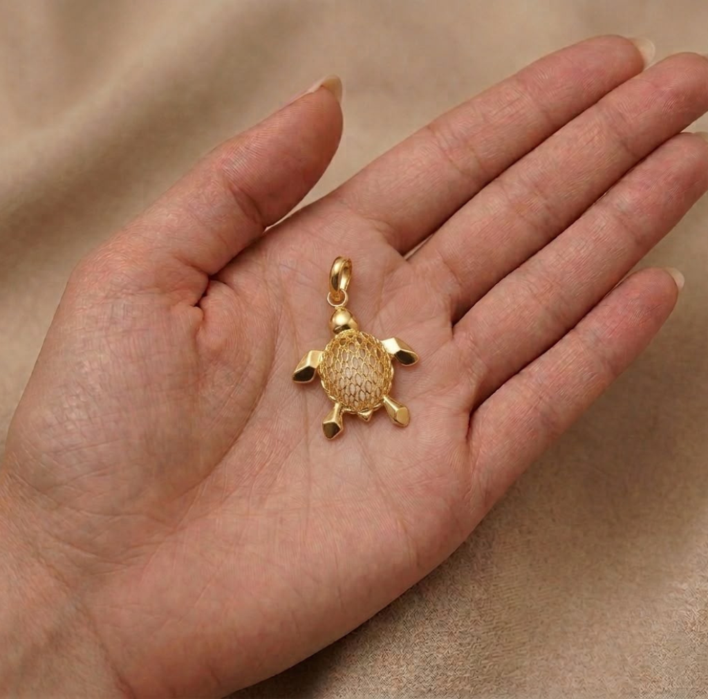18k Gold Turtle Inspired Pendant - مجموعة إعلانية - Embellish Gold Jewelry & Diamond