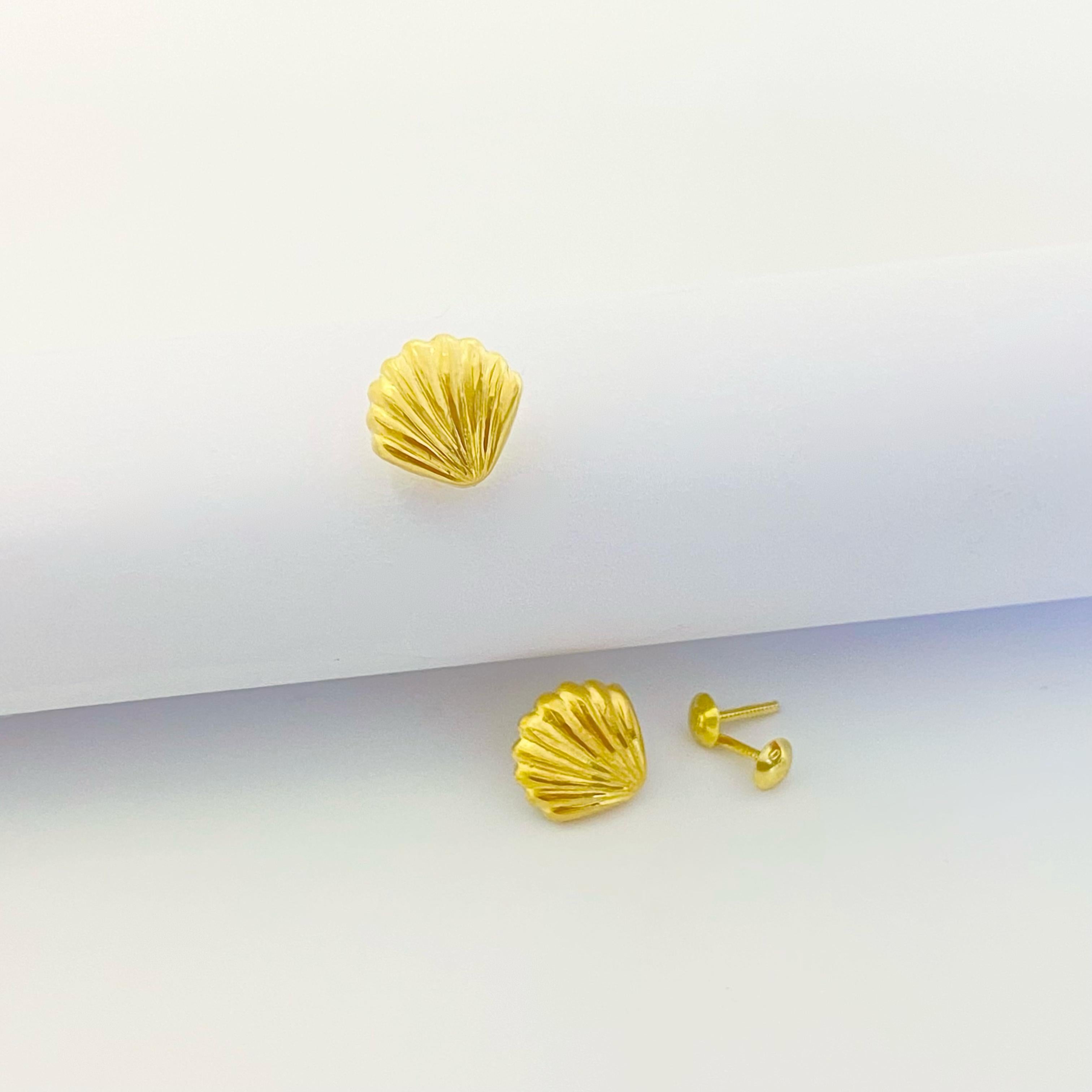 18k Gold Sea Shell Half Set