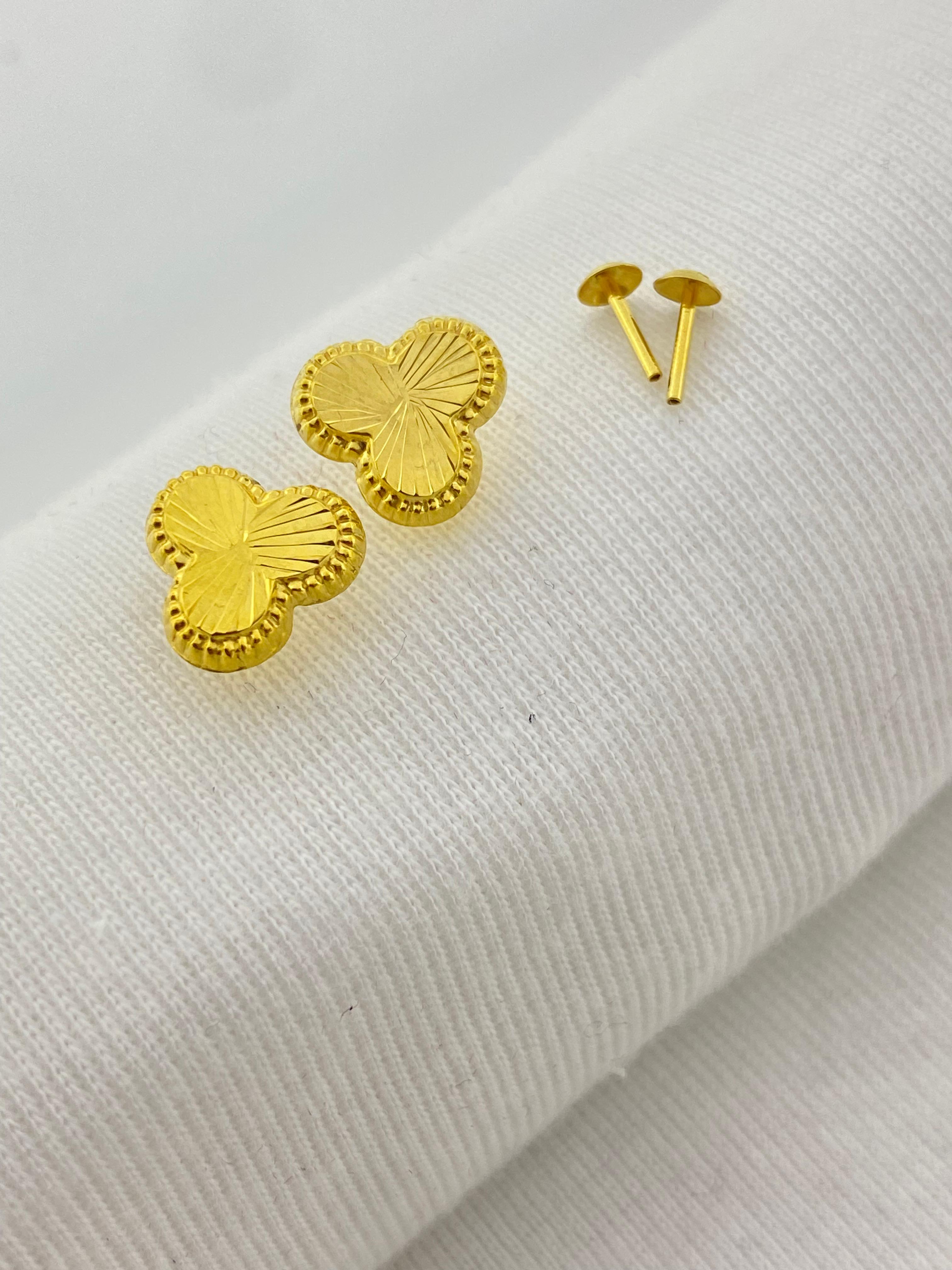 18k Gold Three Petals Screw Earrings