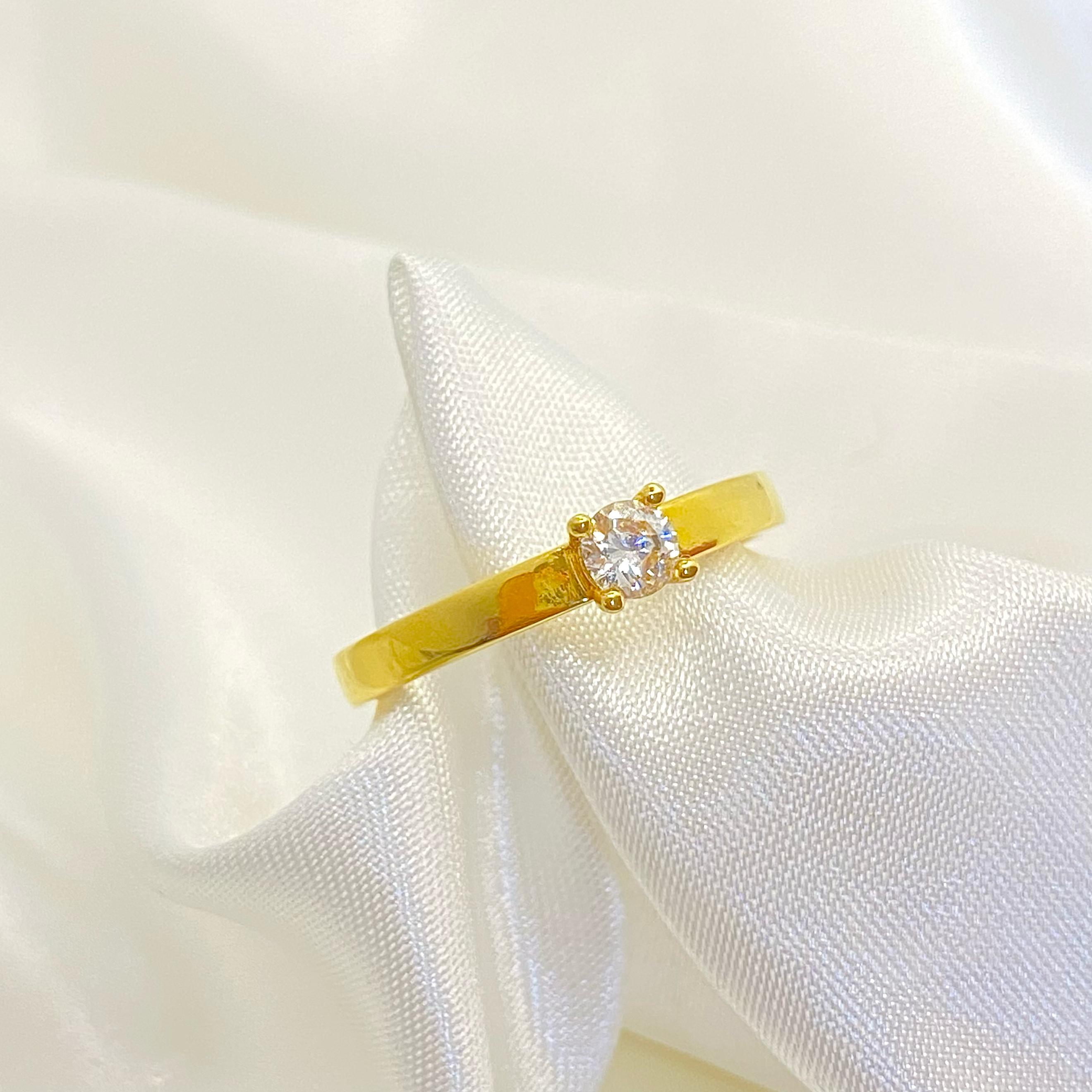 18k Gold Engagement light Ring
