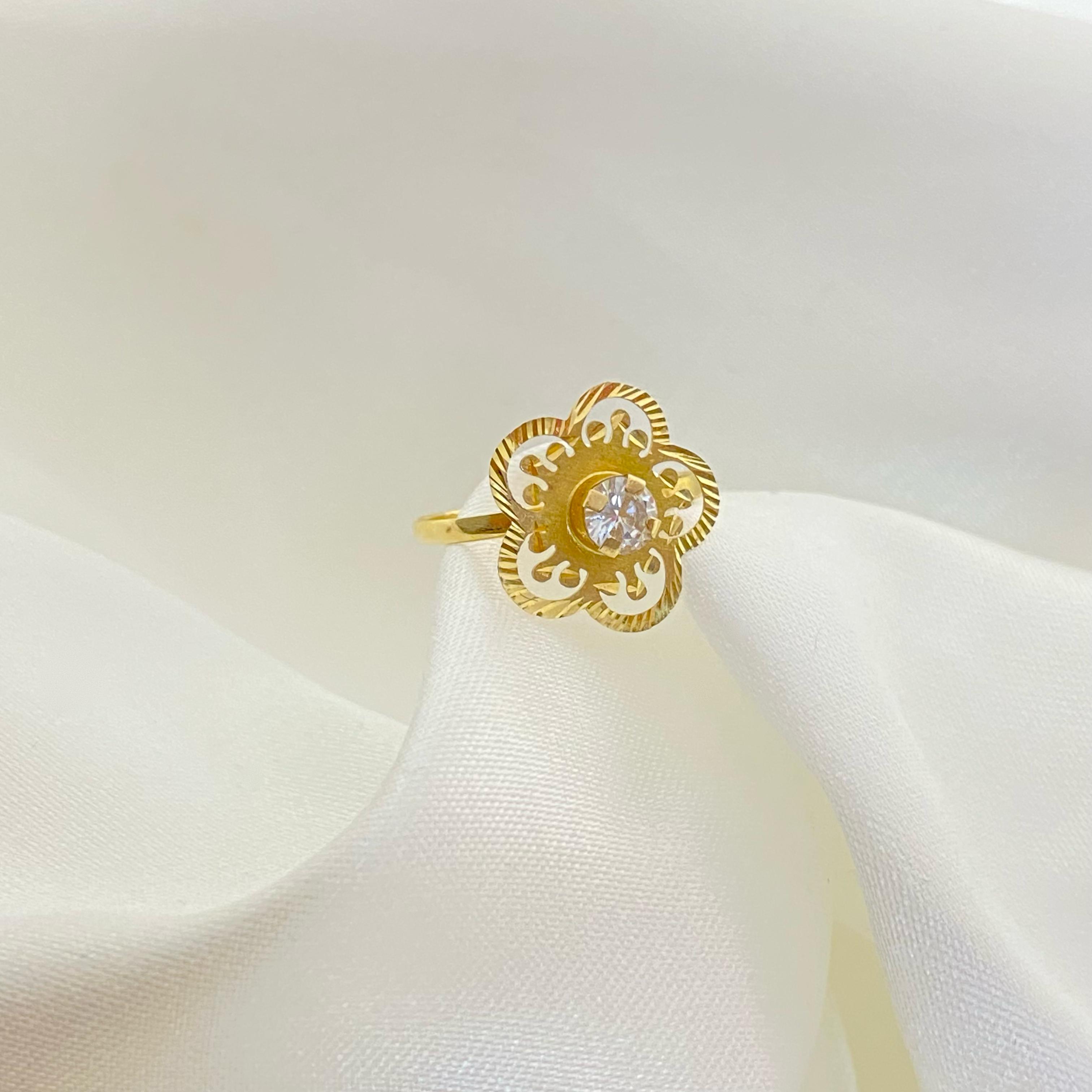 18k Gold Flower with Stone Ring
