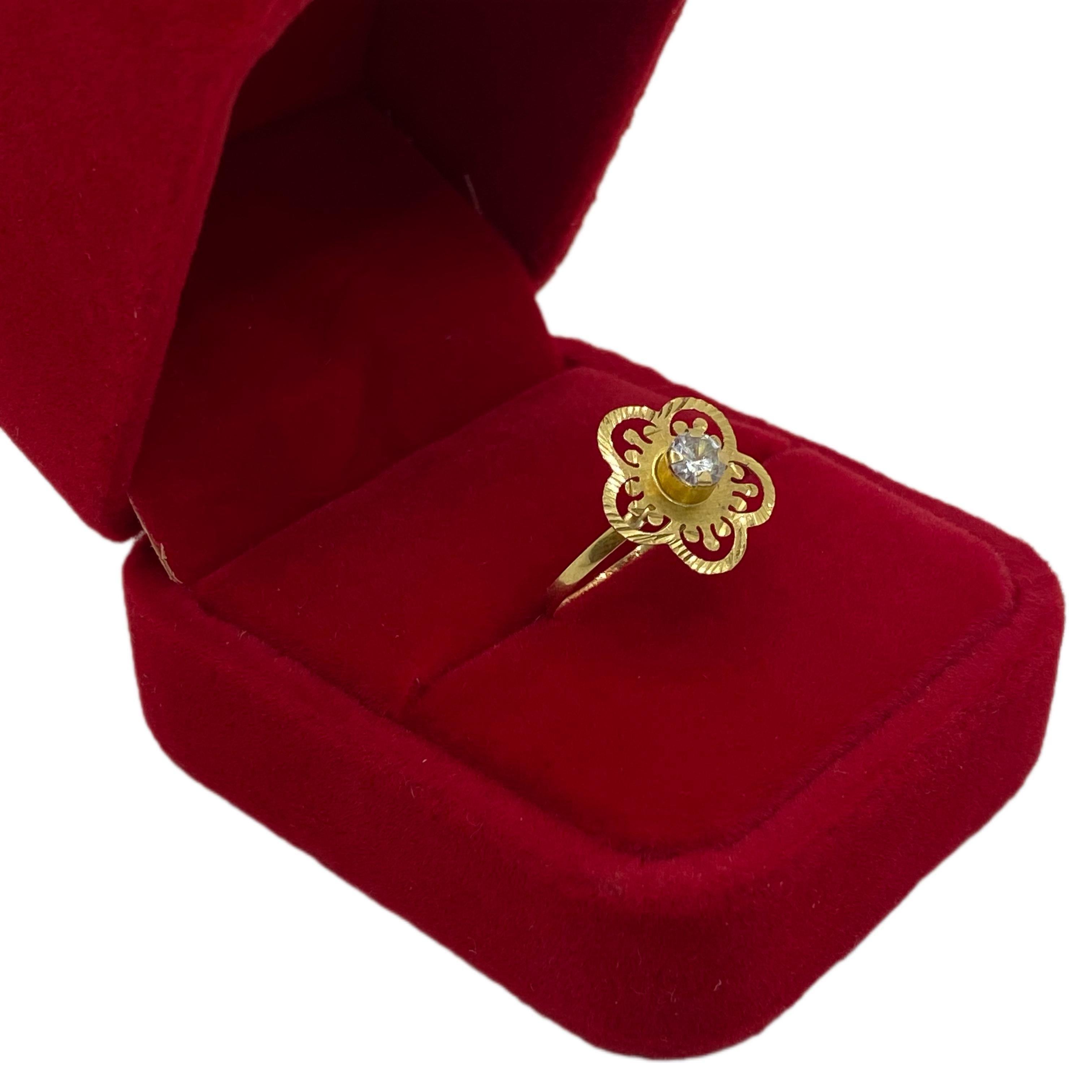 18k Gold Flower with Stone Ring