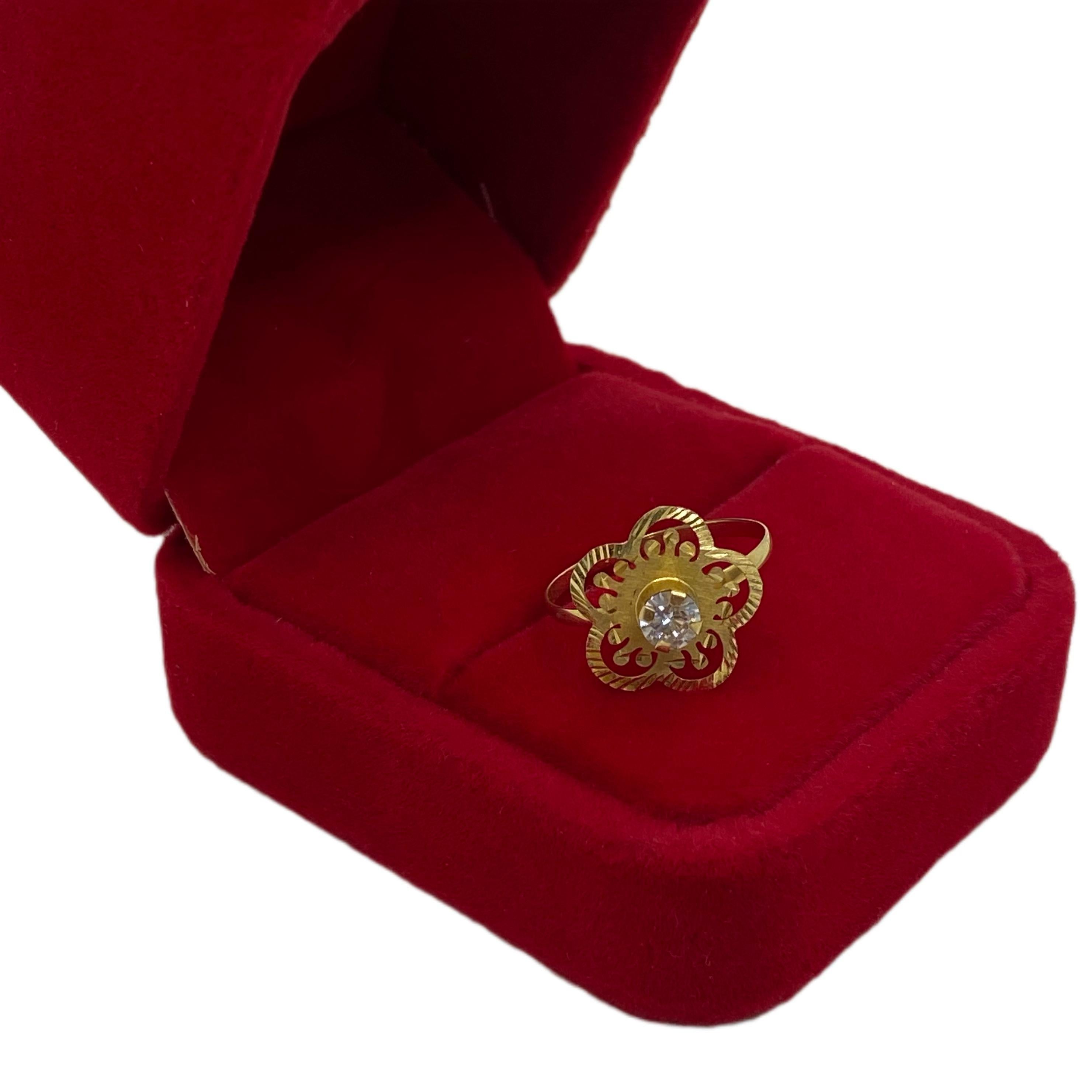 18k Gold Flower with Stone Ring
