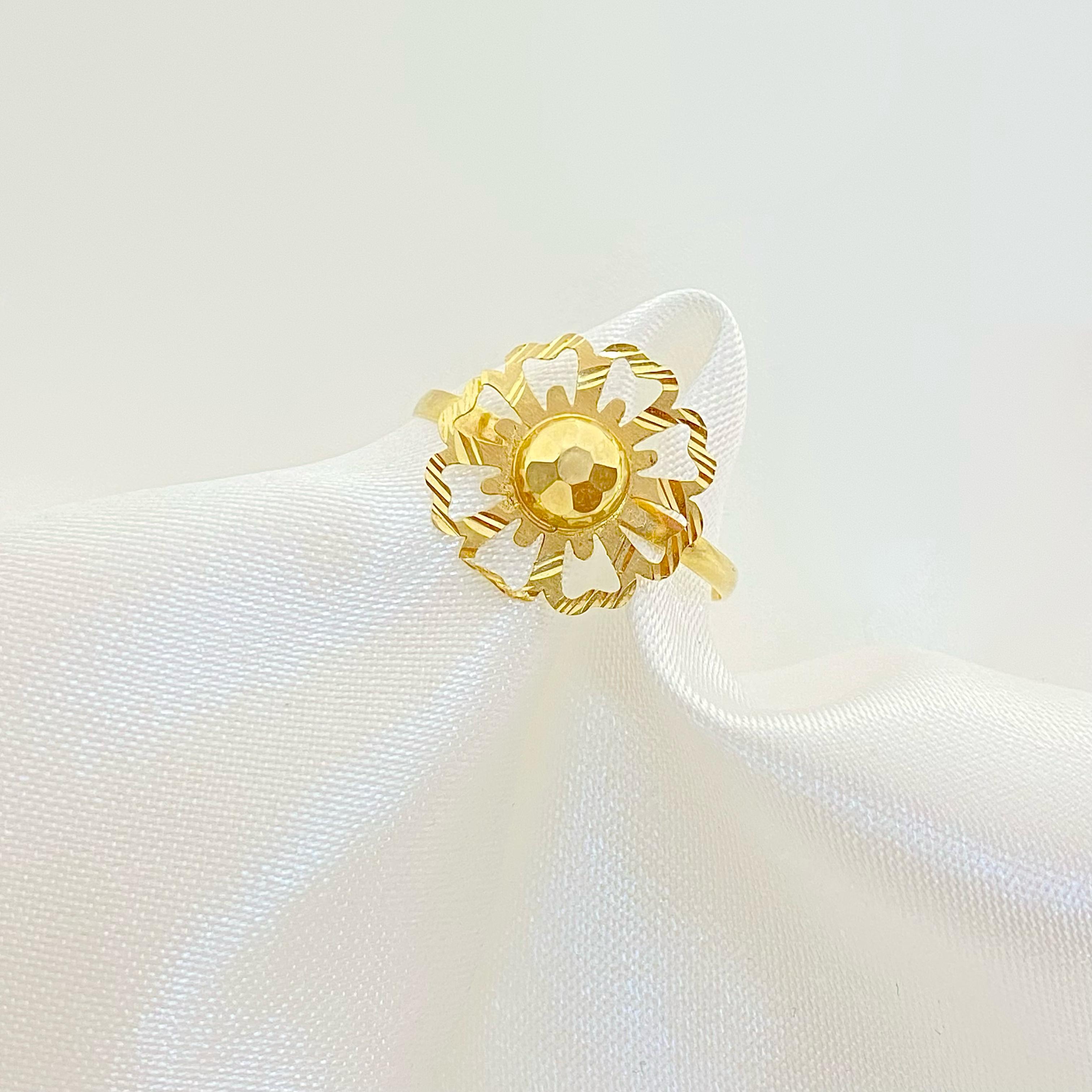 18k Gold with Ball Flower Ring