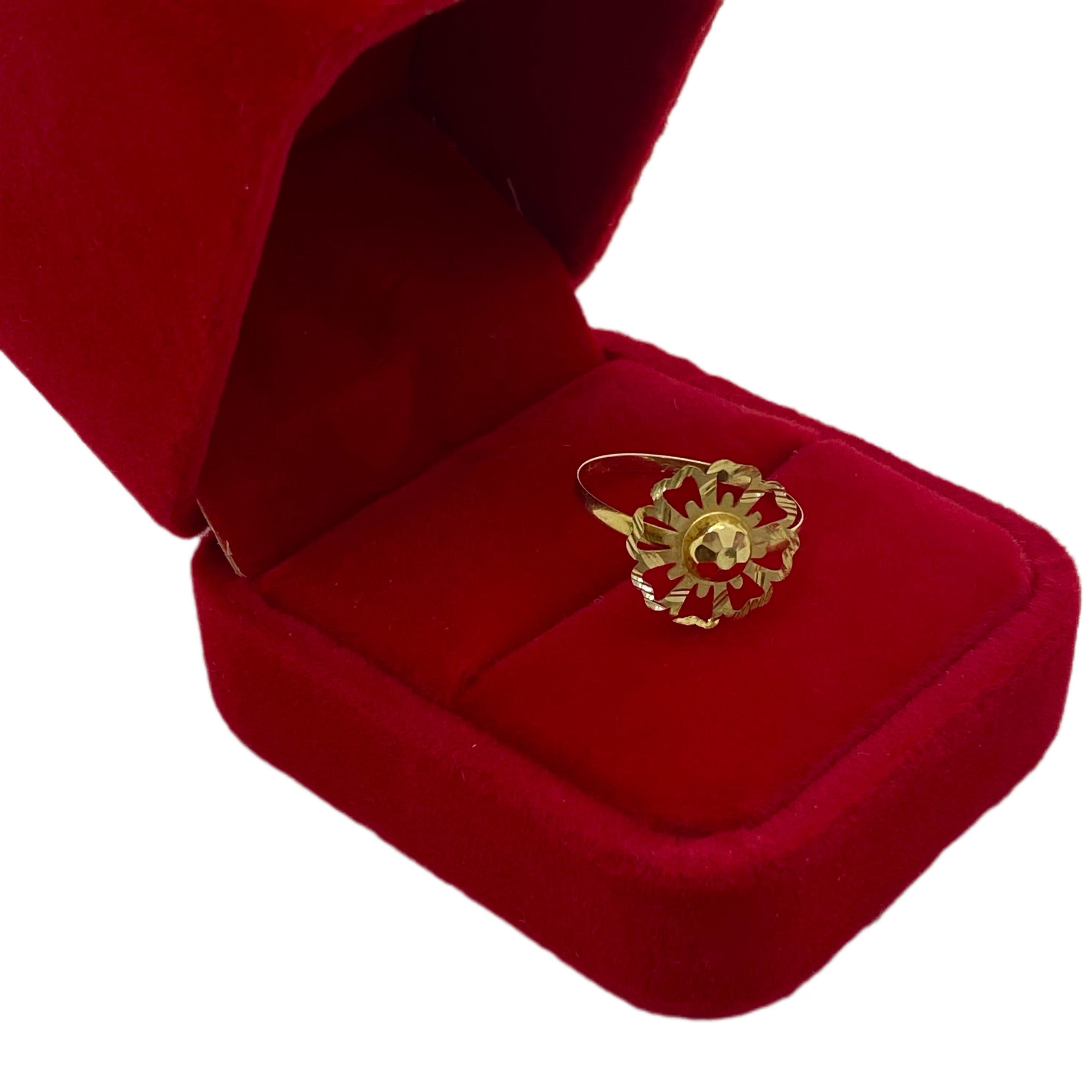 18k Gold with Ball Flower Ring