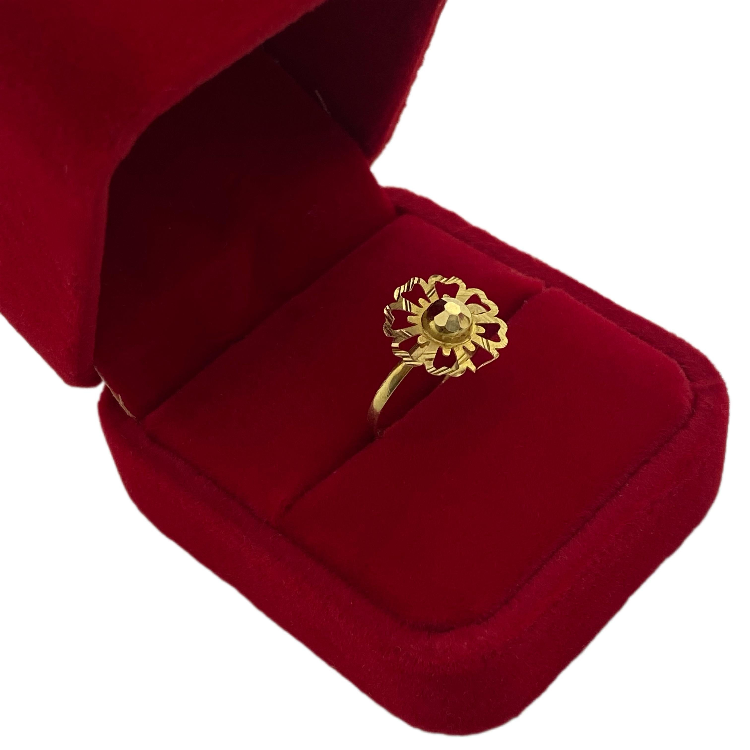 18k Gold with Ball Flower Ring