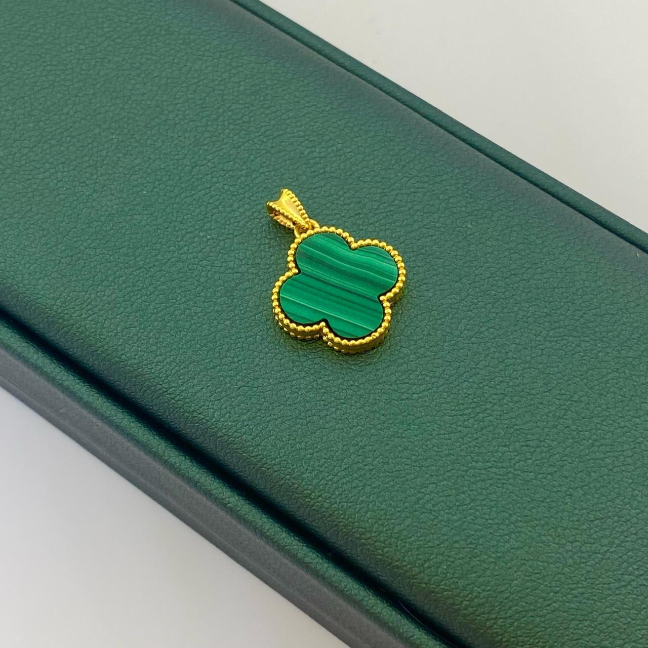 18k Gold Jade Clove Pendant