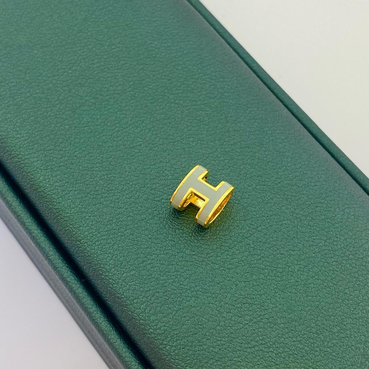 18k Gold H Pendant