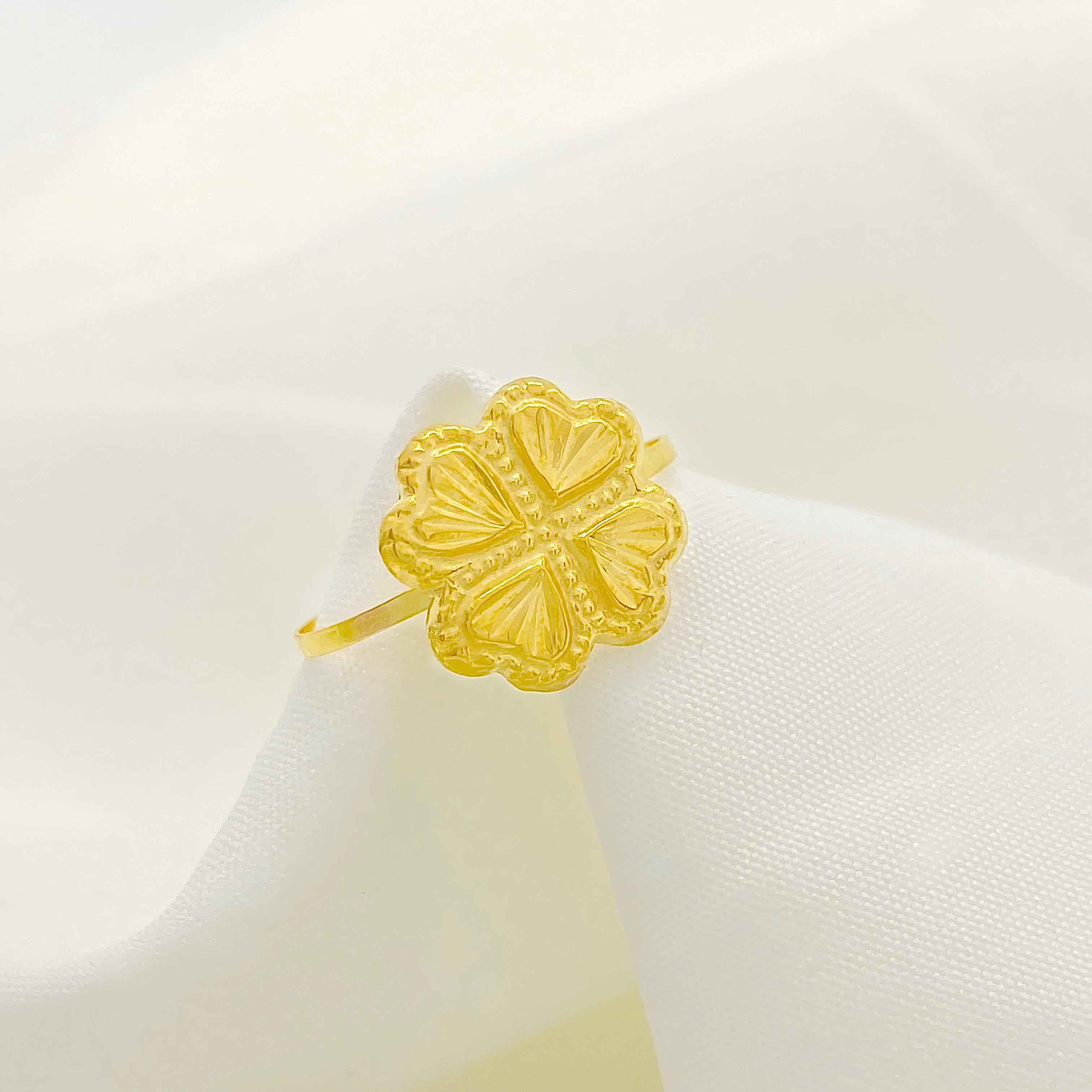 18k Gold 4 Heart Flower Ring