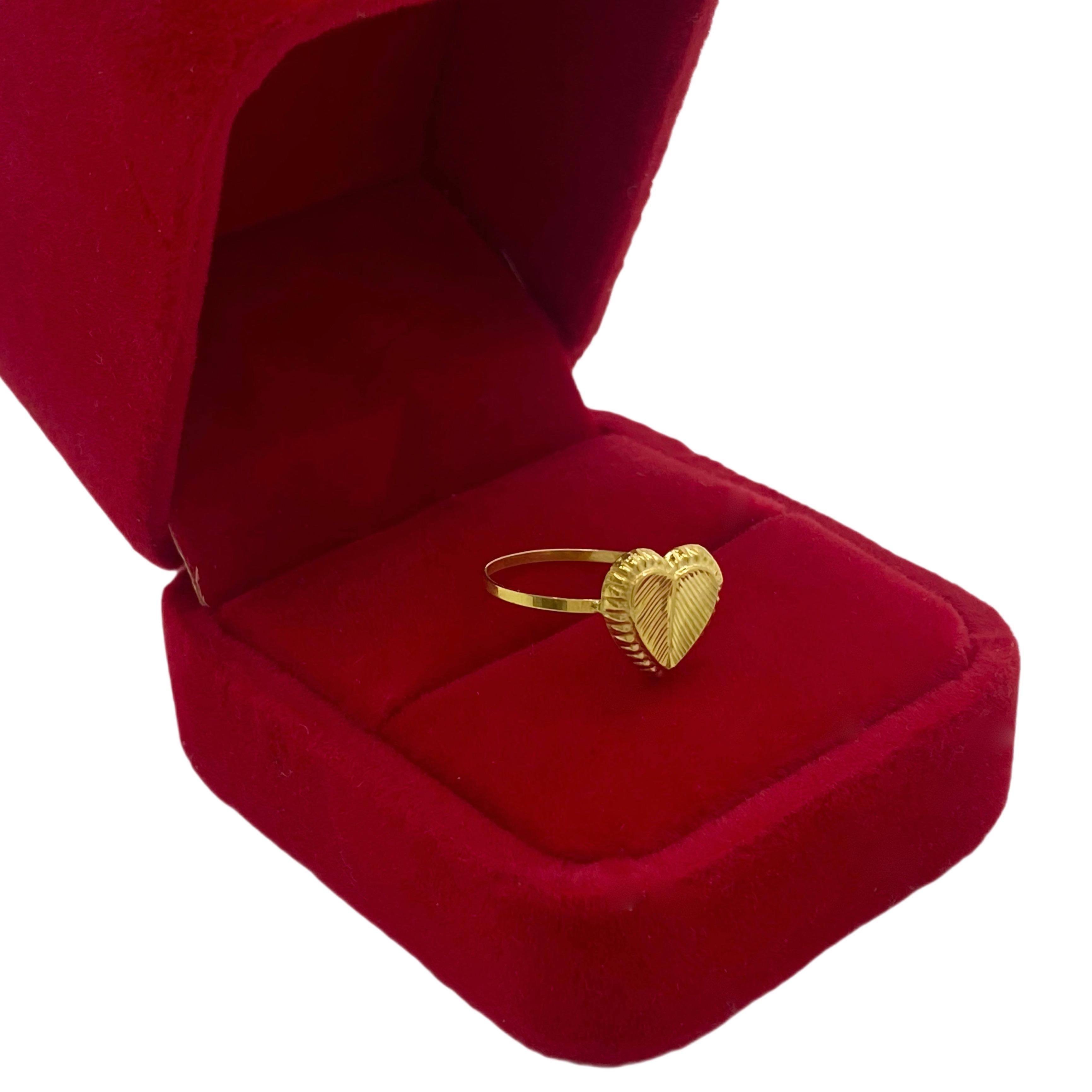 18k Gold Heart Vintage Ring