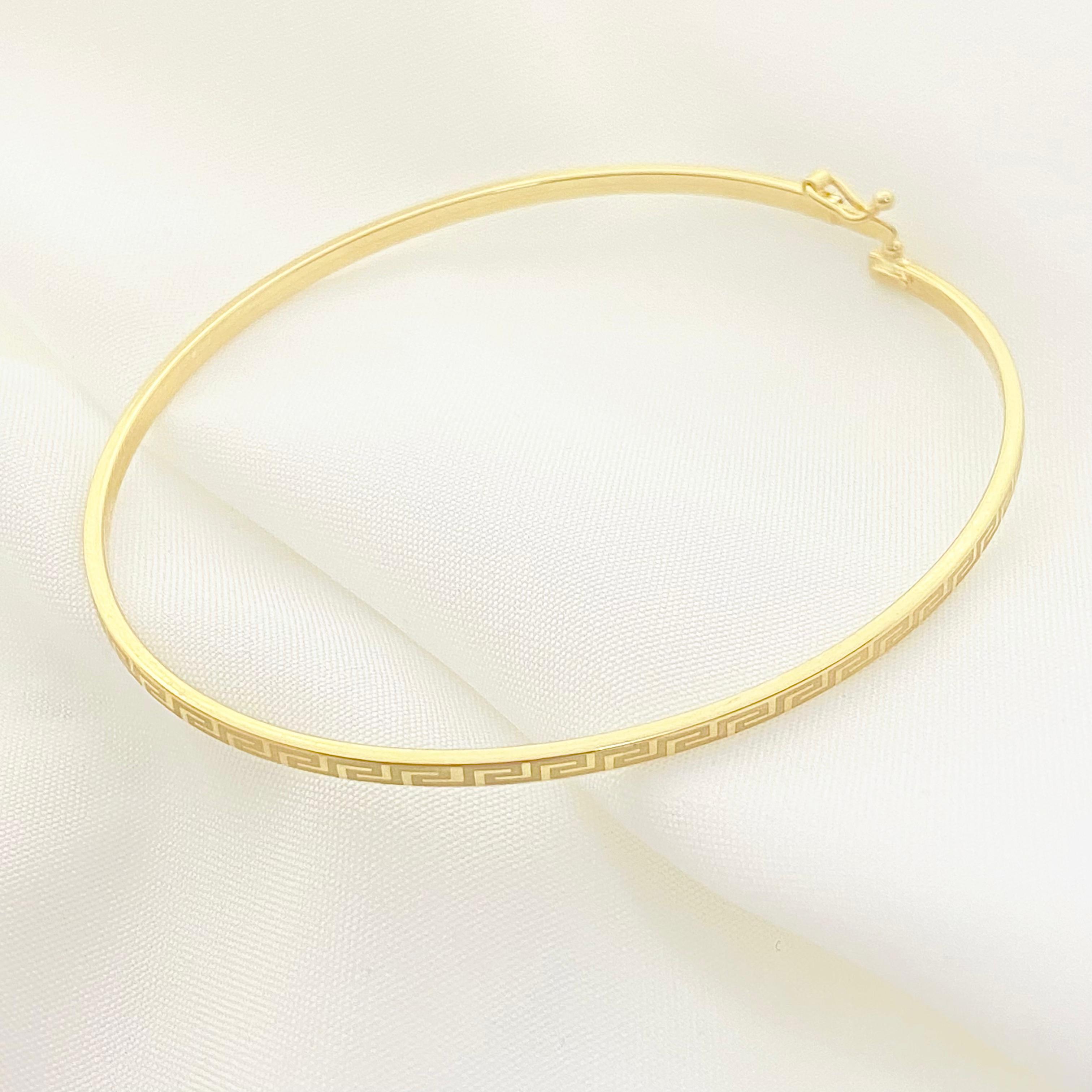 18k Gold Sparkling Bangle
