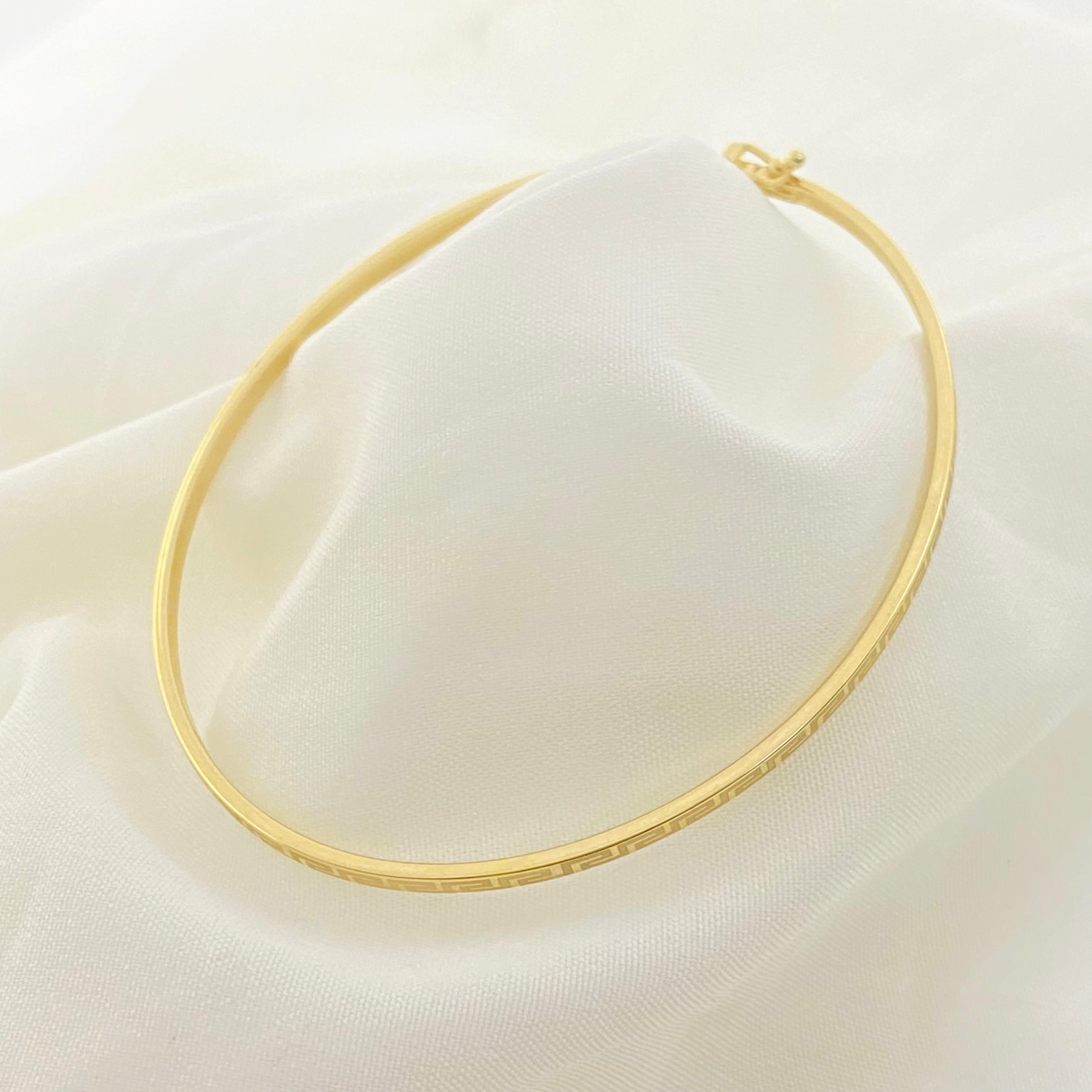 18k Gold Sparkling Bangle