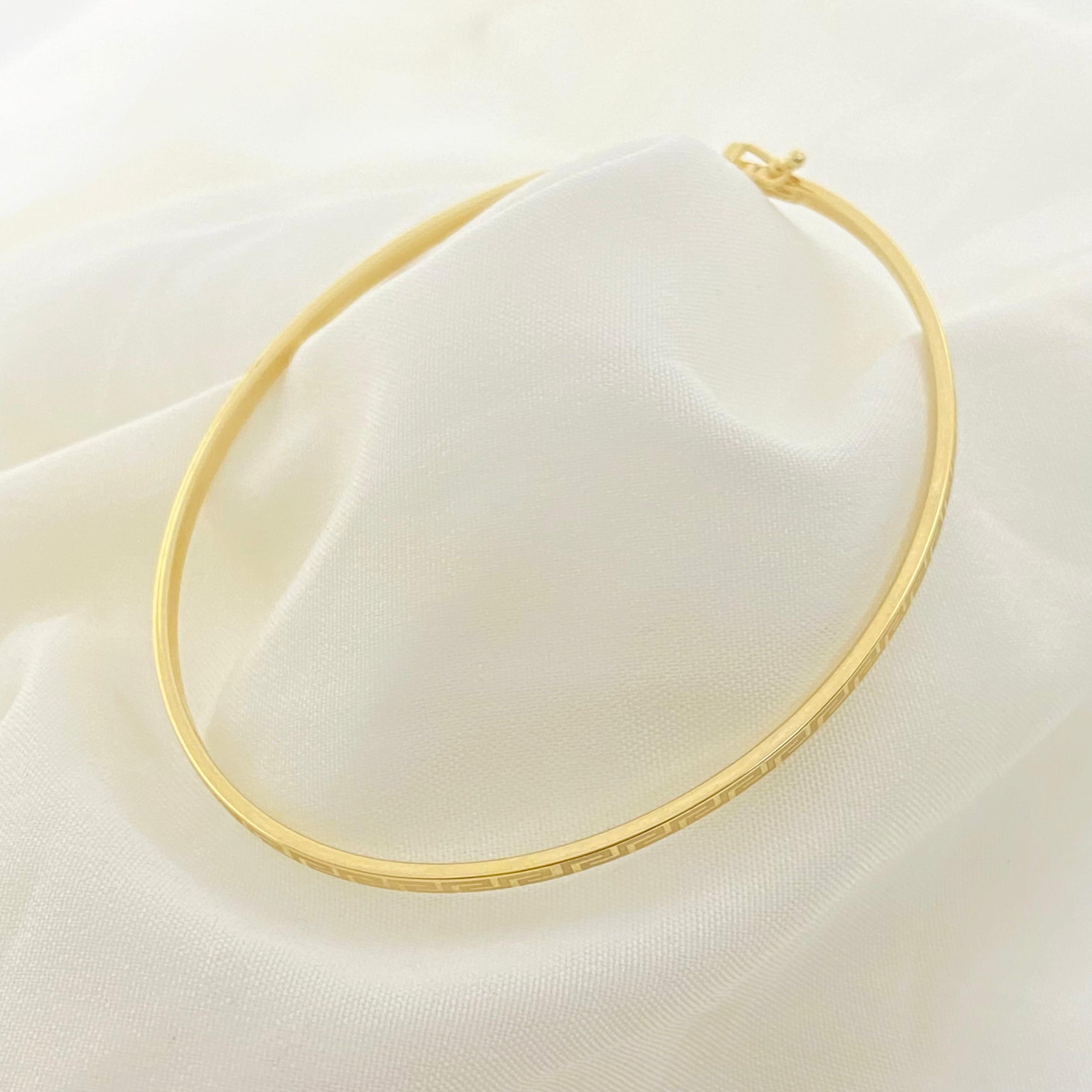 18k Gold Sparkling Bangle