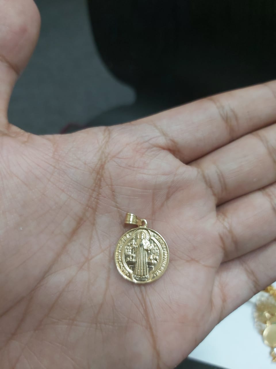 18k Gold Round Christ Pendant