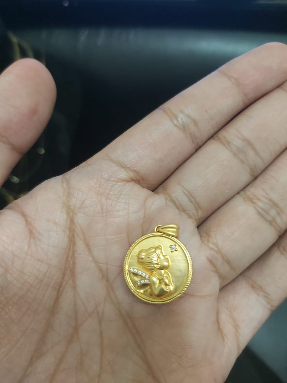 18k Gold Round Fairy Pendant