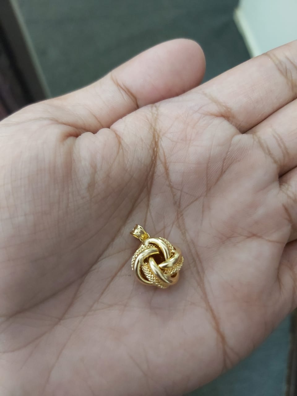 18k Gold Cinnamon Pendant