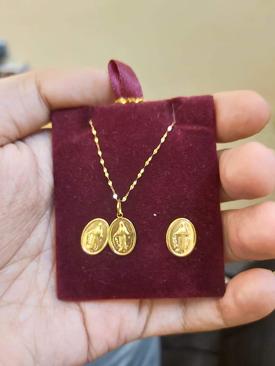 18k Gold Mary Jewelry Set