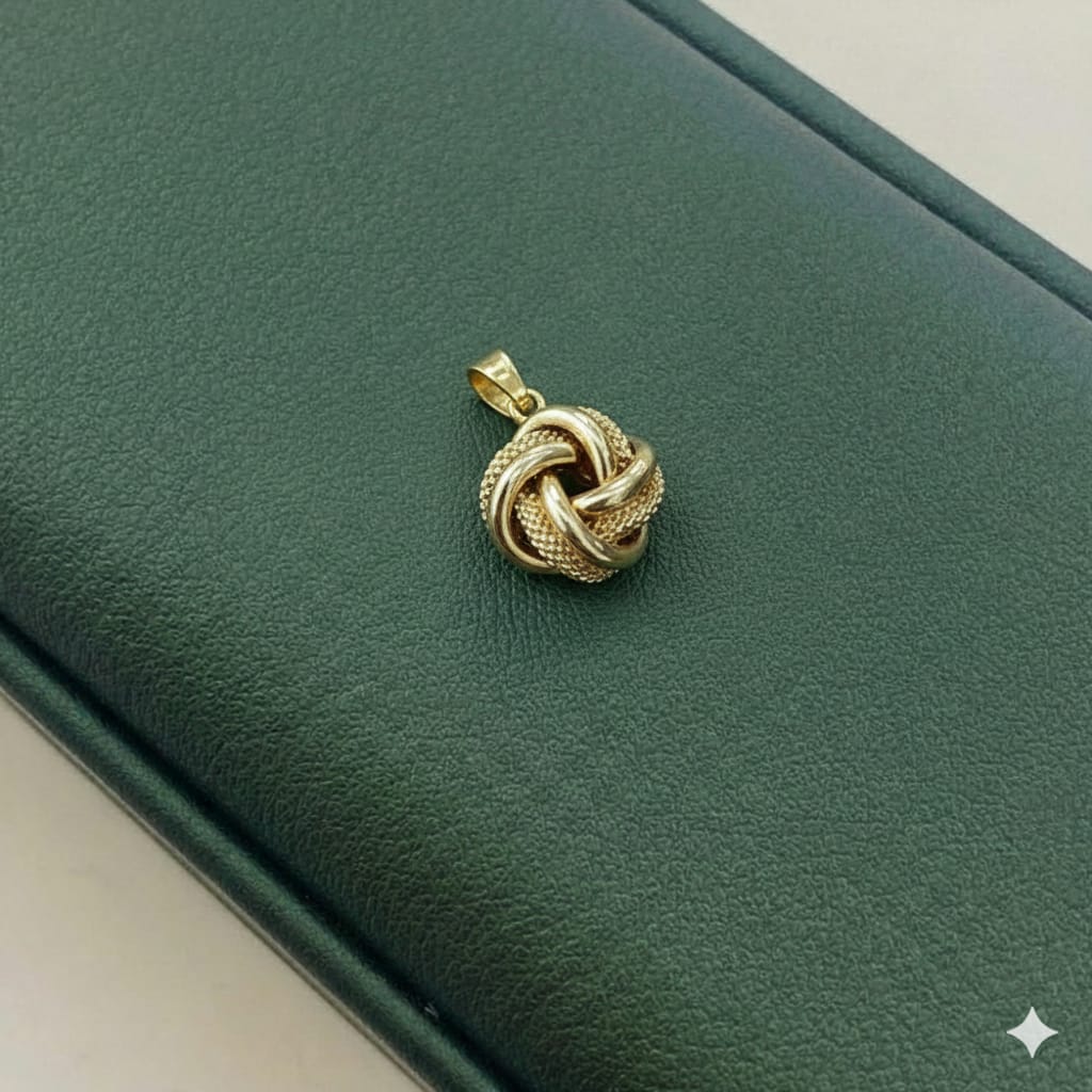 18k Gold Cinnamon Pendant