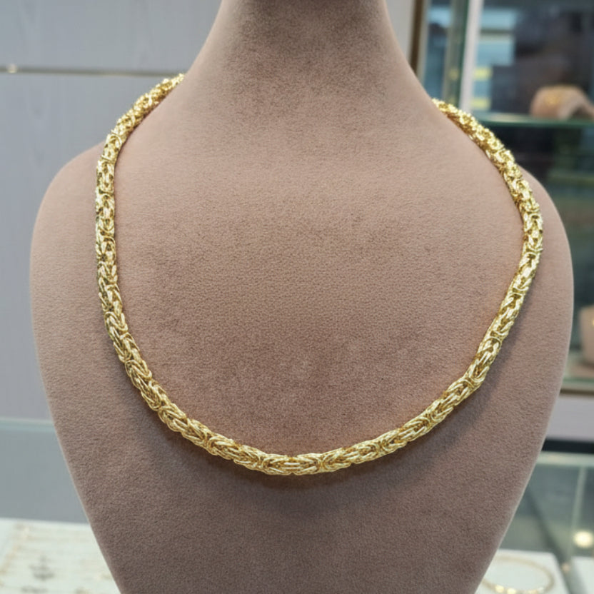 Gold chain necklace on a mannequin bust with weight and length information.
