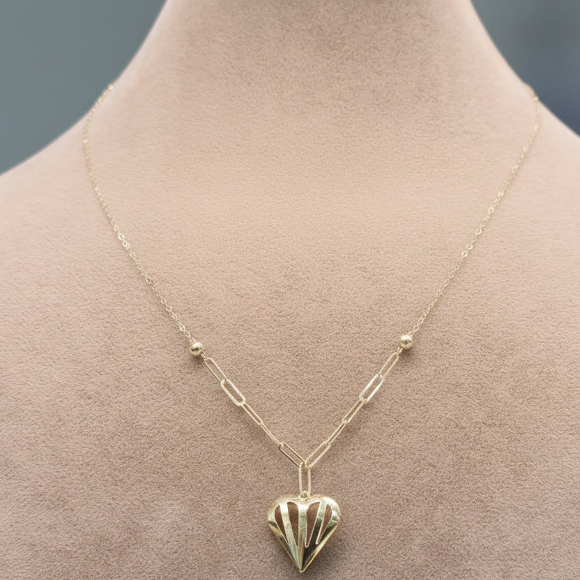 Gold necklace with a heart pendant on a mannequin neck, showing weight and code.
