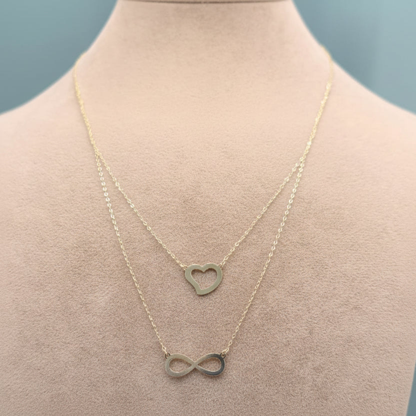 Two necklaces on a mannequin with weight and code information displayed.