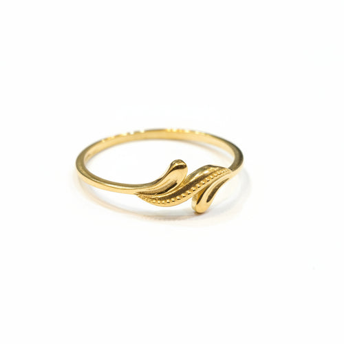 Gold ring on a gray background with weight and code displayed