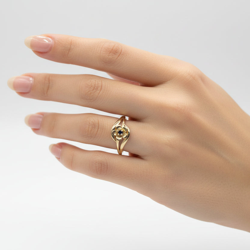 Gold ring on a gray background with weight and code displayed