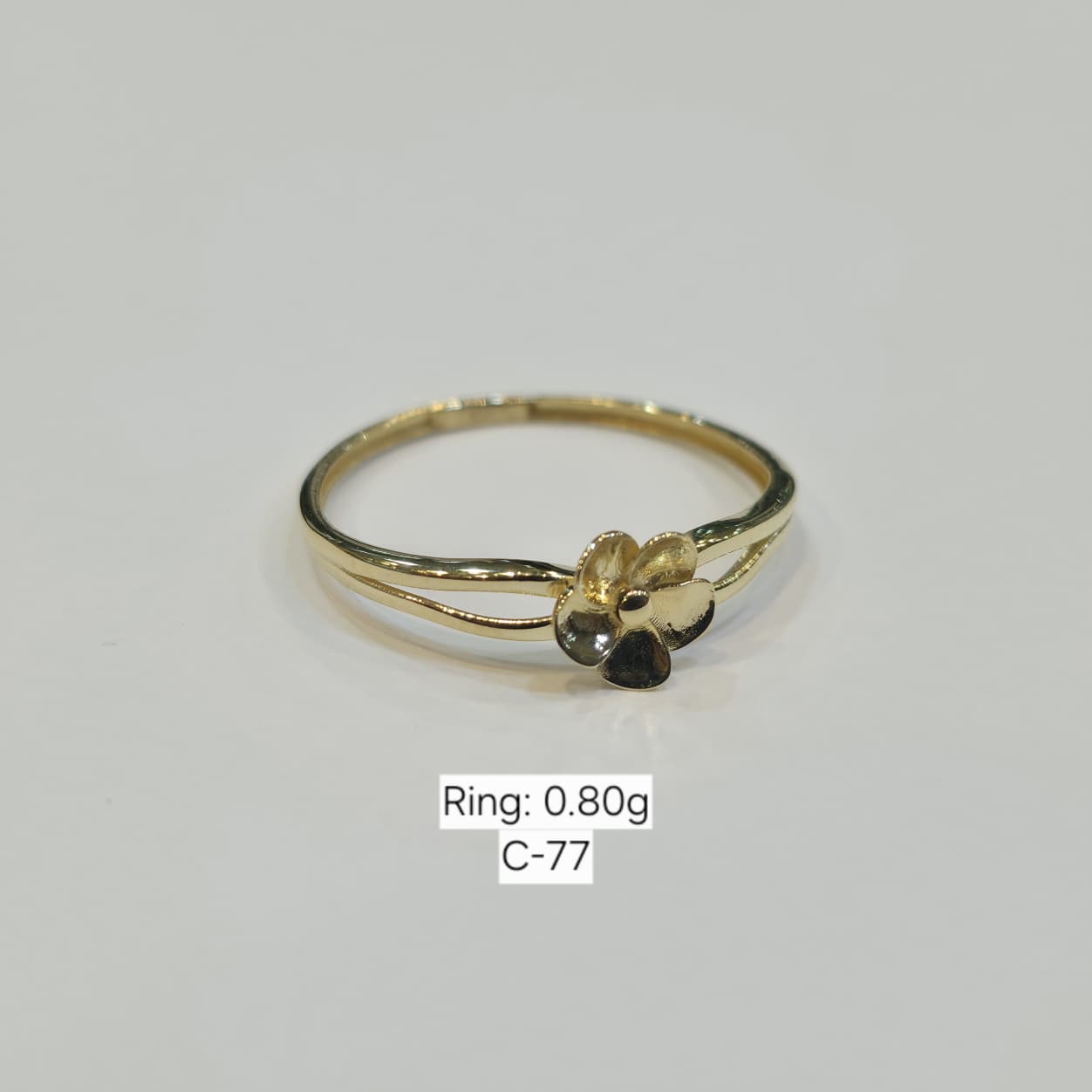 18k Gold Flower Dot Ring