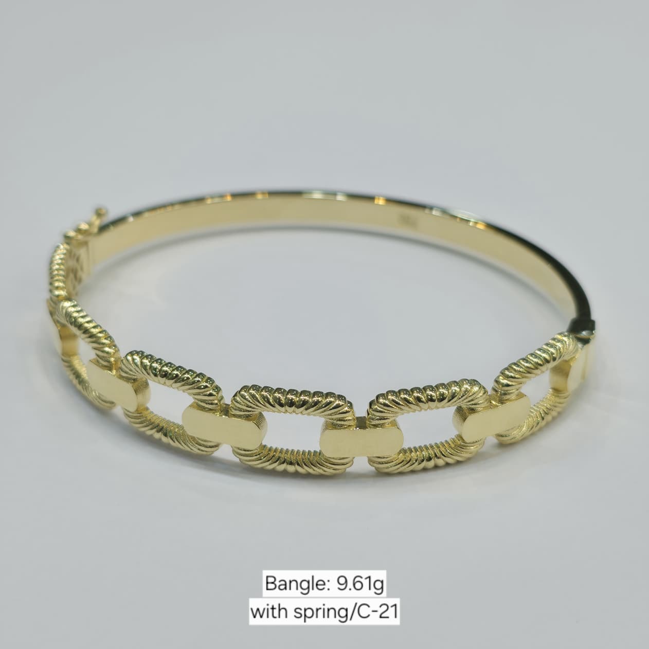 18k Gold Matte Chain Inspired Bangle