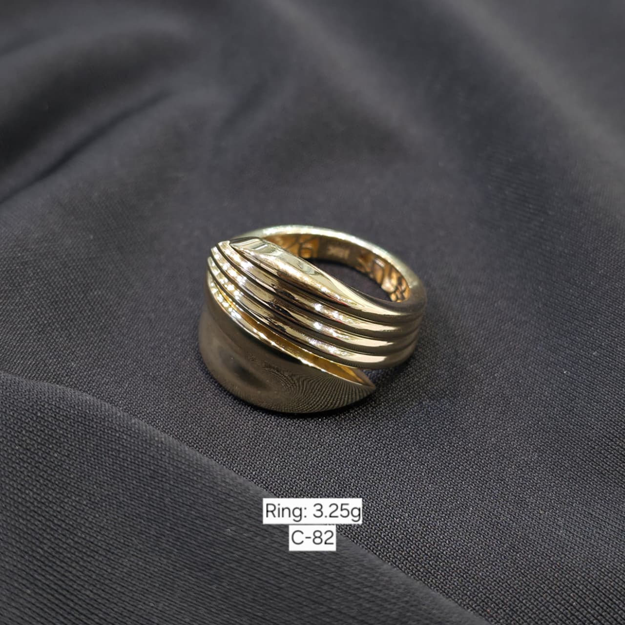 18k Gold Lines Solid Ring